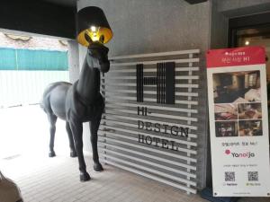 Binatang di hotel atau berdekatan