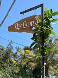 Un certificado, premio, letrero u otro documento en The Drop In Madiha I Double Bedroom with private Bathroom