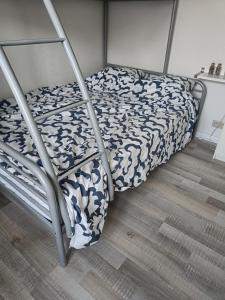 Postel nebo postele na pokoji v ubytování Appartement Studio Wenduine