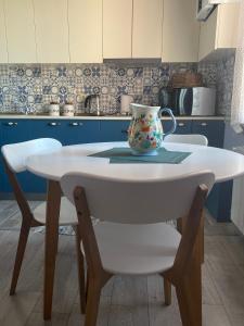 Kuchyň nebo kuchyňský kout v ubytování Comfortable Apartment Balakhvani