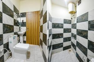 a bathroom with a toilet and a sink at FabHotel Sizzling Resort & Adventure in Dhanaulti
