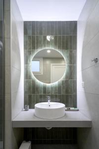 Ένα μπάνιο στο INOHO Fern Apartment