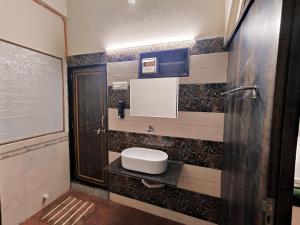 a bathroom with a toilet and a sink at Shivalay Premium Homestay in Ujjain