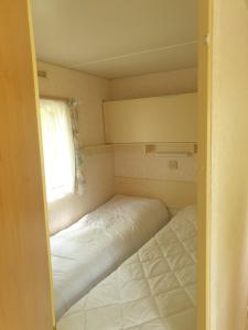 CAMPING LES PAILLOTES客房内的一张或多张床位