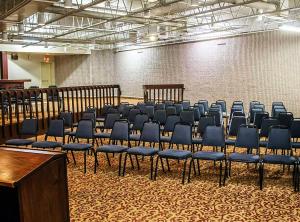 a room with a bunch of chairs in a hall at Norwood Inn Statefare Grounds in Columbus