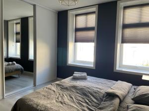 En eller flere senge i et værelse på Ålesund City Center - Modern 80-m2 flat with 3 bedrooms + 6 billeder