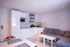 Kuchnia lub aneks kuchenny w obiekcie Apartamenty 8 i 10 osobowe Koniakówka Resort