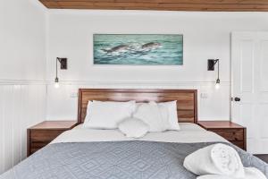Apollo Bay Cottages- Sugarloaf客房内的一张或多张床位