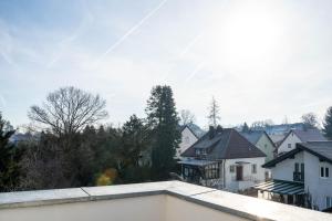 - une vue depuis le toit d'une maison dans l'établissement dreamcation Apartments Boardinghouse - Straubing Süd, à Straubing