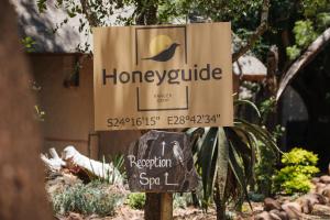 Certifikát, hodnocení, plakát nebo jiný dokument vystavený v ubytování Honeyguide Ranger Camp