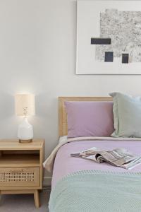 Letto o letti in una camera di Zi apartments - with Balcony, Bayview, Sauna and Pool