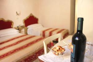 Voodi või voodid majutusasutuse Hotel Romulus toas