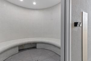 Foto dalla galleria di Zi apartments - with Balcony, Bayview, Sauna and Pool a Melbourne