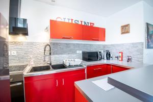 Kuchyňa alebo kuchynka v ubytovaní Le Petit Choiseul - Superb bungalow sleeps 6 + 4 fotografie