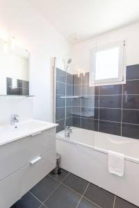 Kúpeľňa v ubytovaní Le Petit Choiseul - Superb bungalow sleeps 6