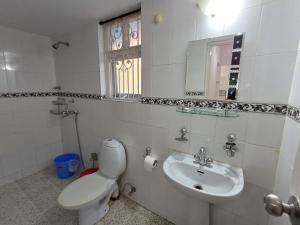 ห้องน้ำของ Kinara 2 bhk Villa