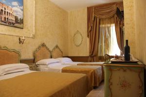 Voodi või voodid majutusasutuse Hotel Romulus toas