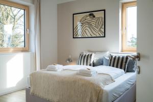 a bedroom with a bed with towels on it at dreamcation Apartments Boardinghouse - Straubing Süd in Straubing