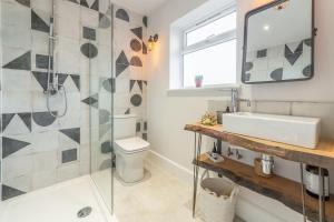 Vannituba majutusasutuses Barnwell Cottage +15 fotot