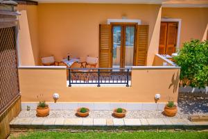 Balkón nebo terasa v ubytování Houmis Apts & Studios
