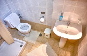 Koupelna v ubytování Houmis Apts & Studios