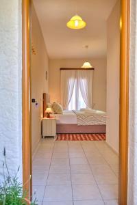 Postel nebo postele na pokoji v ubytování Houmis Apts & Studios