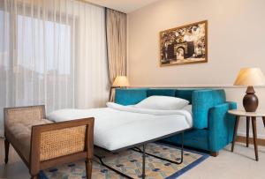 Гостиная зона в The Astor - All Suites Hotel Candolim Goa