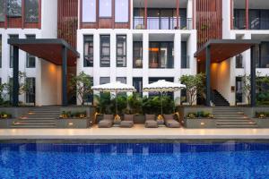 Бассейн в The Astor - All Suites Hotel Candolim Goa или поблизости +37 фотографий
