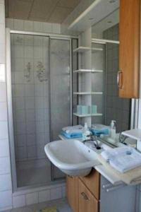 Ένα μπάνιο στο Gästezimmer am Tiefwarensee +14 φωτογραφίες