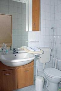 Ένα μπάνιο στο Gästezimmer am Tiefwarensee