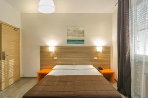 Postel nebo postele na pokoji v ubytování Hotel Capitol