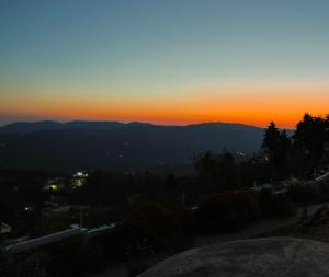Photo de la galerie de l'établissement The Tahoma Stays- Mukteshwar, à Mukteswar 18 autres photos