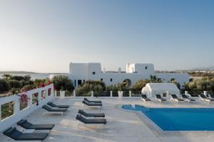 Πισίνα στο ή κοντά στο CYCLADES - Semi Based Apartment with Indoor Garden - Part Of White Dunes Luxury Boutique Hotel