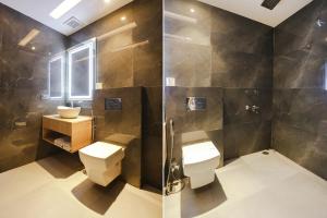 y baño con aseo y ducha. en FabHotel JHS Studio en Gurgaon