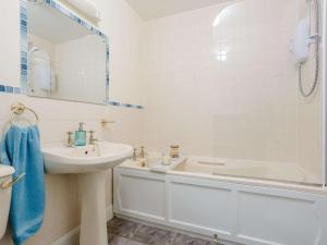 Ένα μπάνιο στο 5 Bed in Loch Tay 86687 +14 φωτογραφίες
