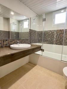 a bathroom with a sink and a toilet at Villa con piscina privada y AC in Sant Lluis