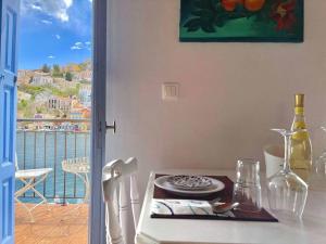 Billede fra billedgalleriet på Nikolakis, Seafront- Harbor view i Symi