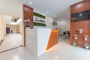 a lobby of a hospital with a reception at RedDoorz Plus @ La Asiana Guest House in Kanggraksan