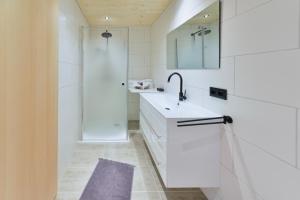 Koupelna v ubytování Haus Margrith Alpenblick Appartements + 30 fotografií
