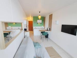 Sjónvarps- og/eða afþreyingartæki á Studio Vue Mer - Plage de TRESTRAOU +12 myndir