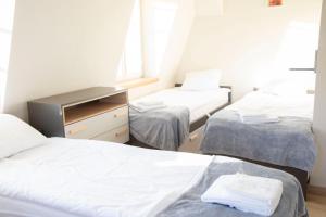 Una cama o camas en una habitación de Dom "Na Szlaku Cysterskim"
