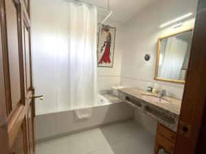 Kúpeľňa v ubytovaní ENCANTADORA CASA INDIVIDUAL CON VISTAS AL MAR Y PISCINA PRIVADA - ES-226-28 + 15 fotografií