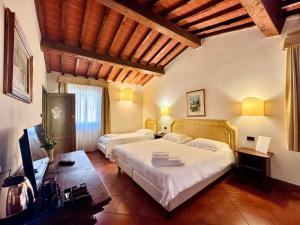 A bed or beds in a room at Hotel Relais Il Cestello
