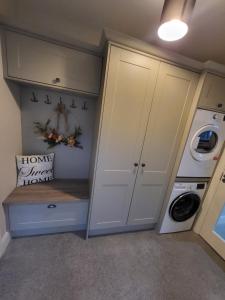 a laundry room with a washer and dryer at Blackriver House in Shruthair