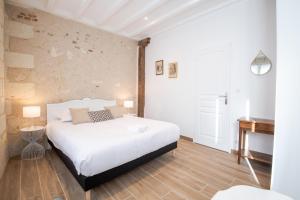 Posteľ alebo postele v izbe v ubytovaní La maison Renaissance - Gîte 8prs