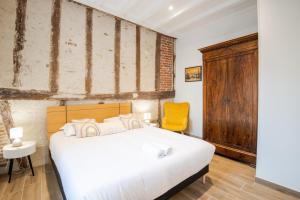 Posteľ alebo postele v izbe v ubytovaní La maison Renaissance - Gîte 8prs