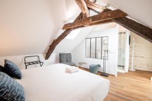 Posteľ alebo postele v izbe v ubytovaní La maison Renaissance - Gîte 8prs