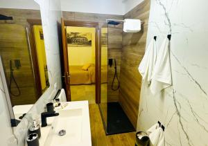 a bathroom with a sink and a shower with a mirror at Il Giardino Di Maria - Metro C in Rome