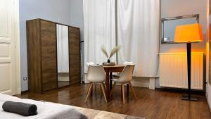 Posteľ alebo postele v izbe v ubytovaní V6 Apartment by Small Home Budapest