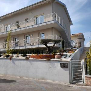 a building with a balcony on the side of it at Aura Mura in Peschiera del Garda